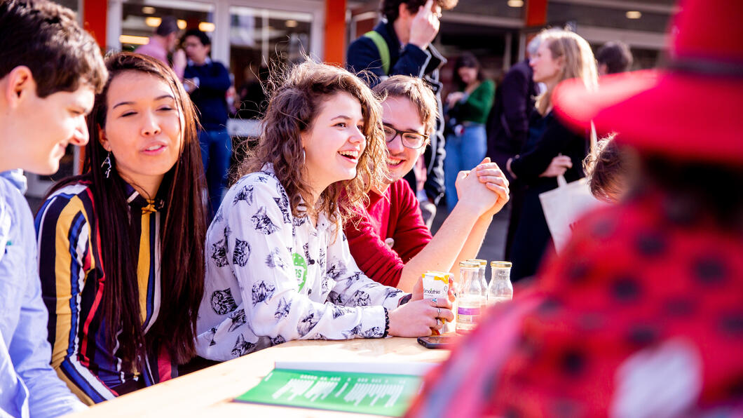 Groep leden tijdens een congres